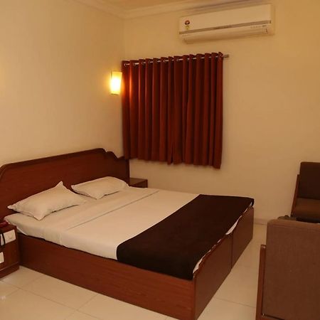 Golden Plaza Hotel Ahmedabad Eksteriør billede