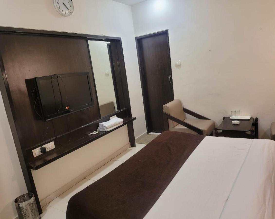 Golden Plaza Hotel Ahmedabad Eksteriør billede