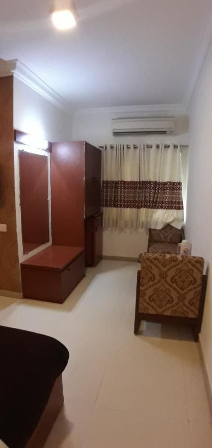 Golden Plaza Hotel Ahmedabad Eksteriør billede
