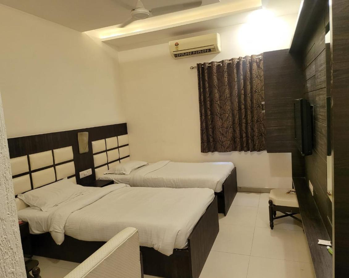 Golden Plaza Hotel Ahmedabad Eksteriør billede