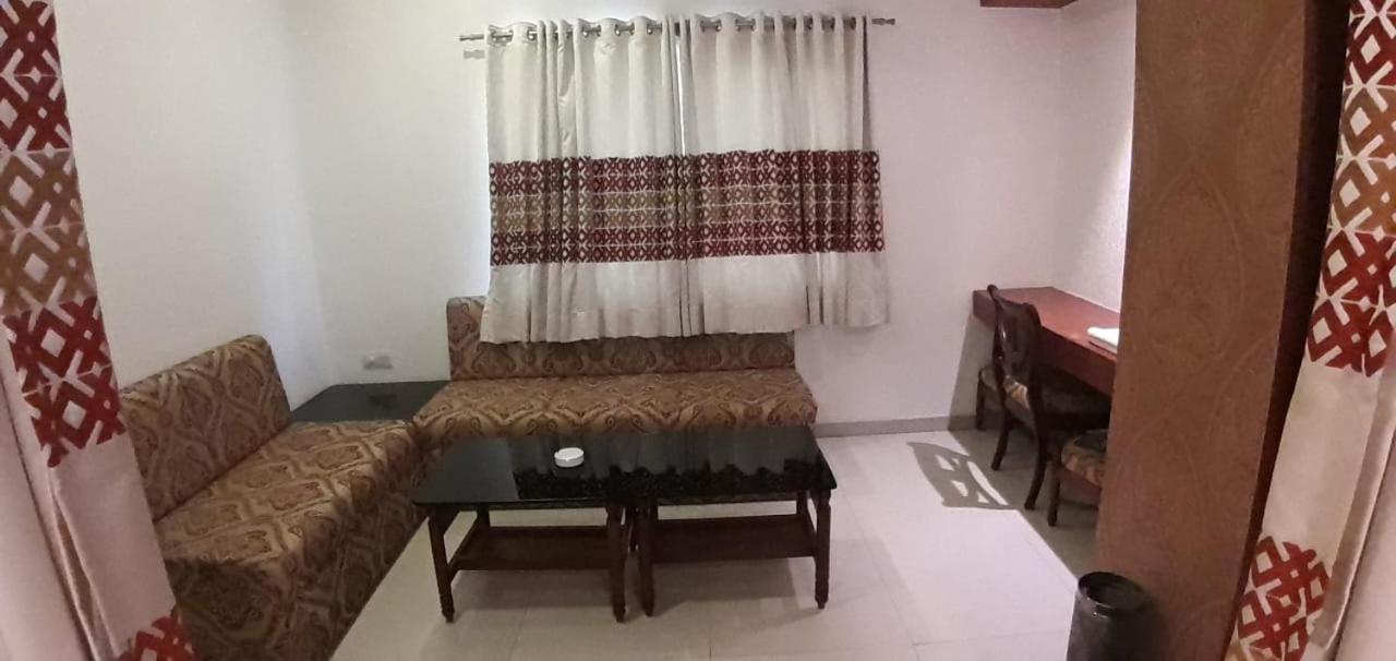 Golden Plaza Hotel Ahmedabad Eksteriør billede