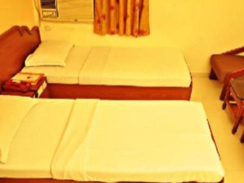 Golden Plaza Hotel Ahmedabad Eksteriør billede
