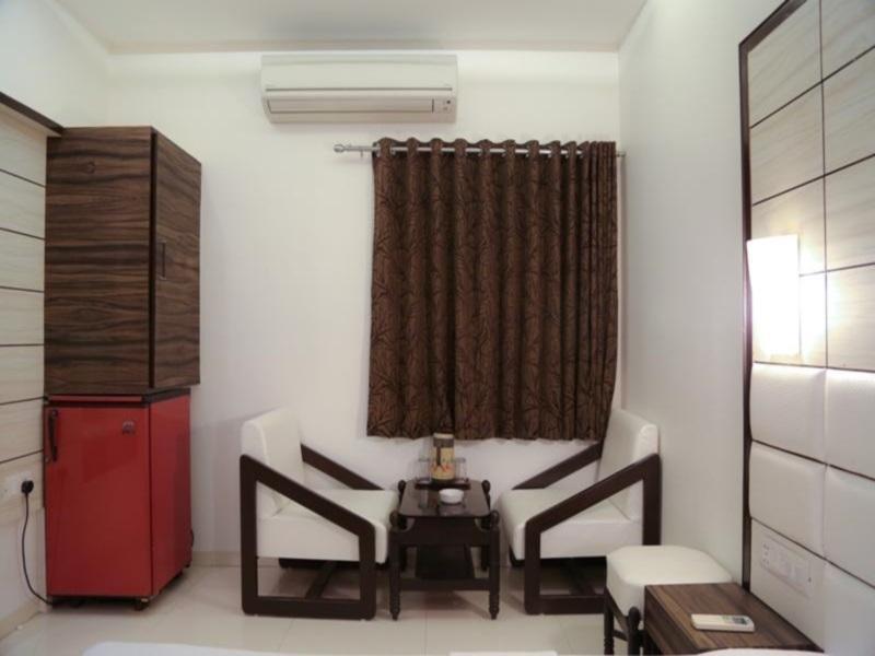 Golden Plaza Hotel Ahmedabad Eksteriør billede