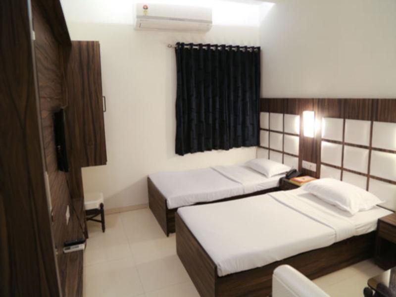 Golden Plaza Hotel Ahmedabad Eksteriør billede