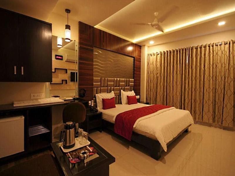 Golden Plaza Hotel Ahmedabad Eksteriør billede