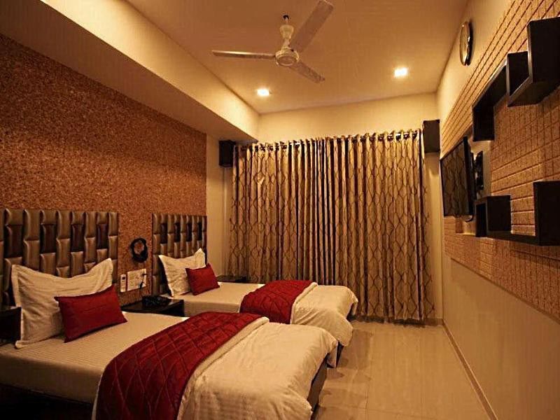 Golden Plaza Hotel Ahmedabad Eksteriør billede