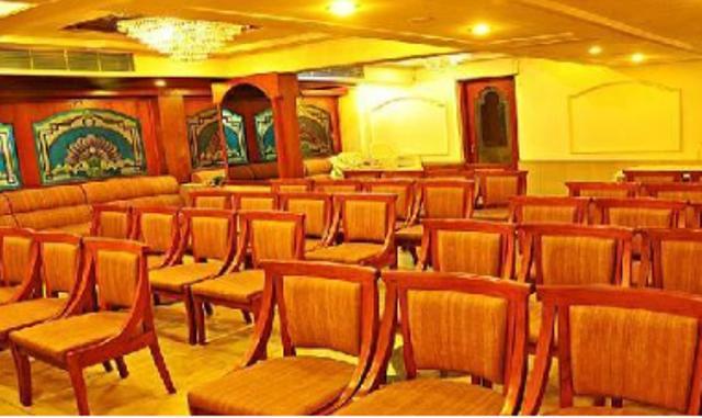 Golden Plaza Hotel Ahmedabad Eksteriør billede